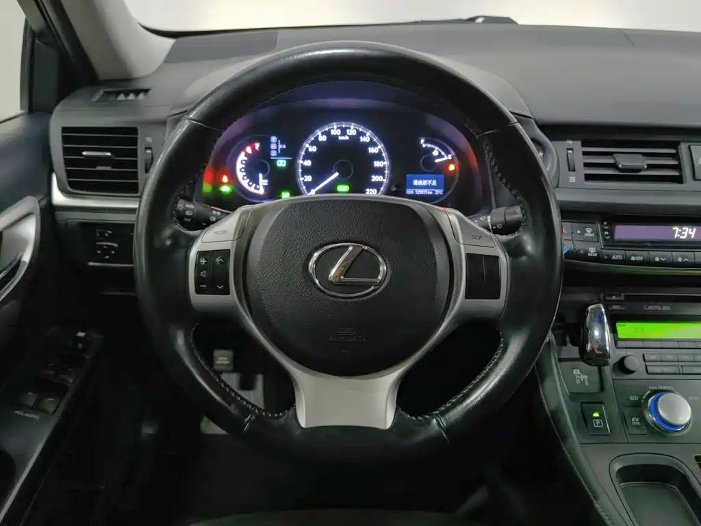 Lexus CT — миниатюра 11