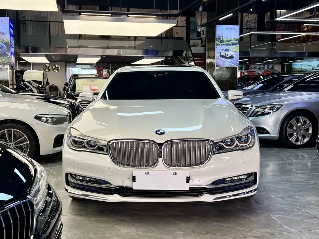 BMW 7 Series — миниатюра 2