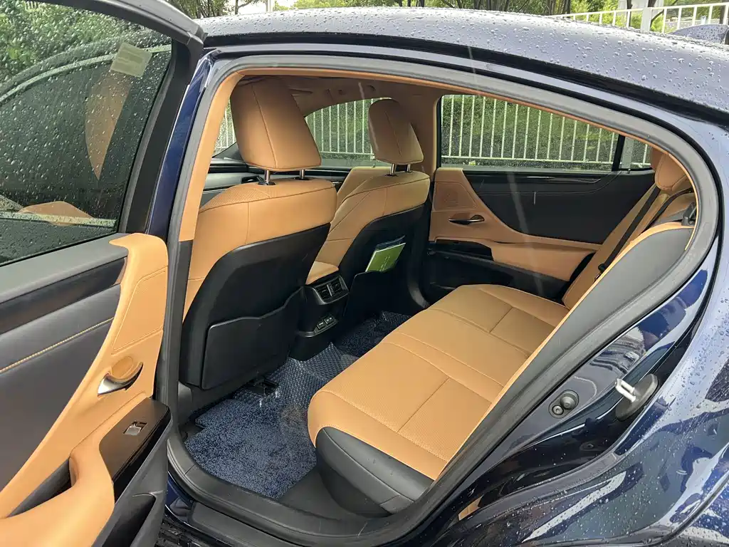 Lexus ES — миниатюра 11