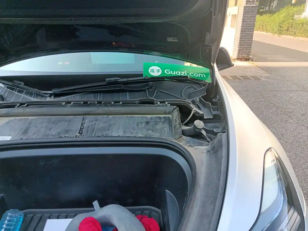 Tesla Model Y — миниатюра 21