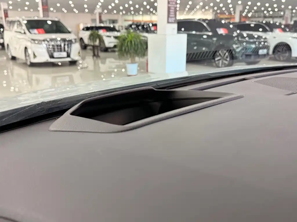 Toyota Granvia — миниатюра 4