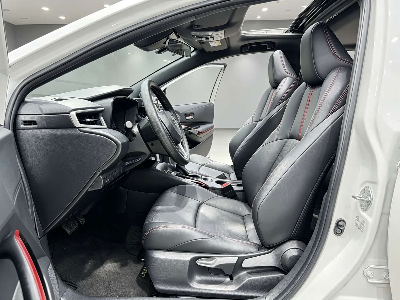 Toyota Levin 1.2 л 2023 г. Белый, пробег 18000 км