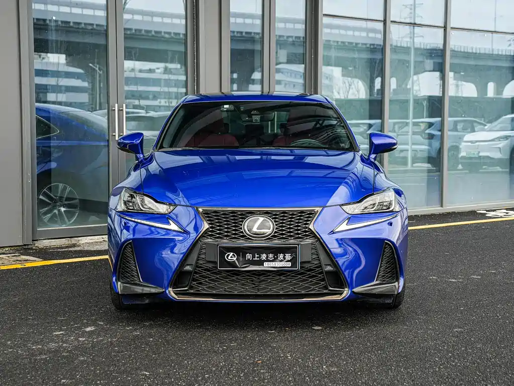 LEXUS IS