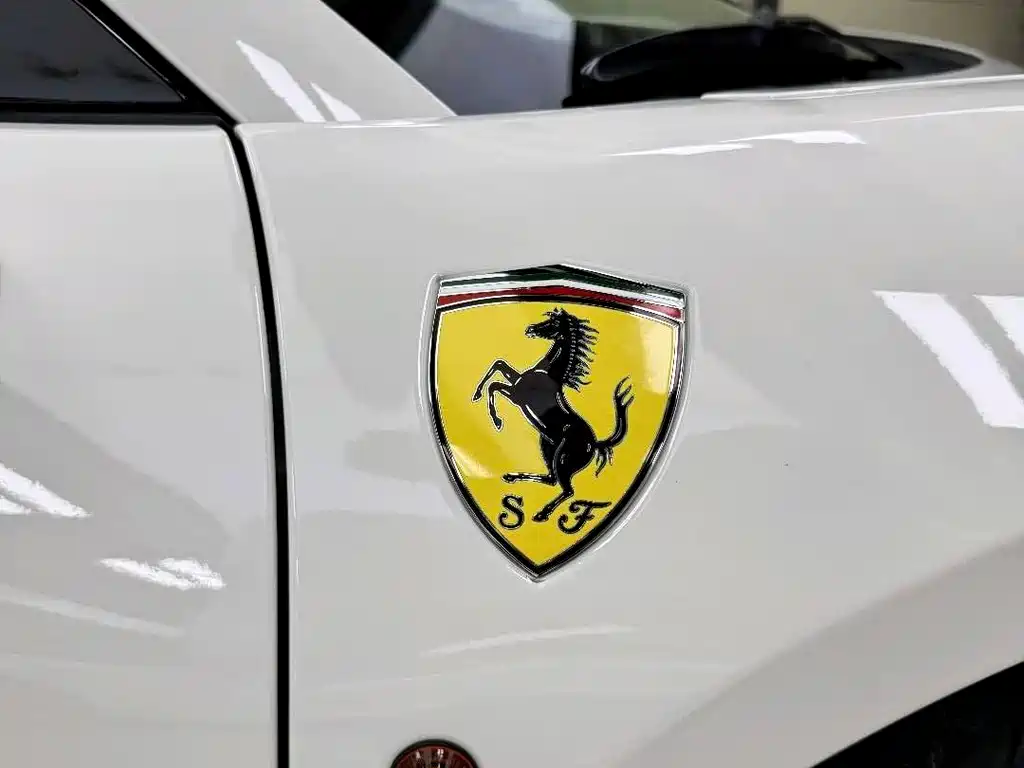 FERRARI 488