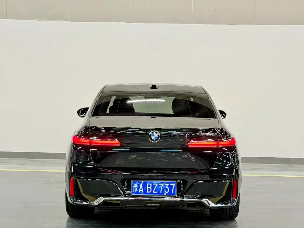 BMW 7 Series — миниатюра 13