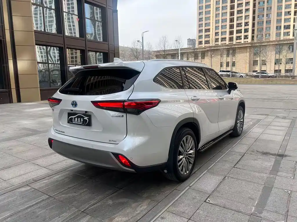 TOYOTA HIGHLANDER