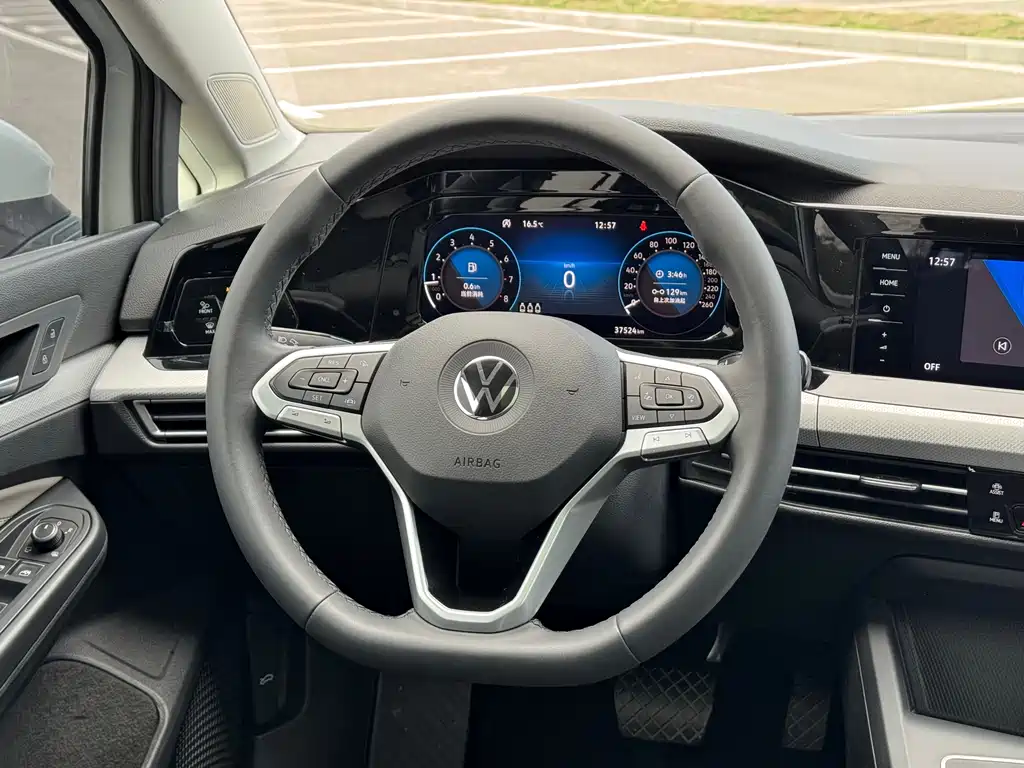 VOLKSWAGEN GOLF