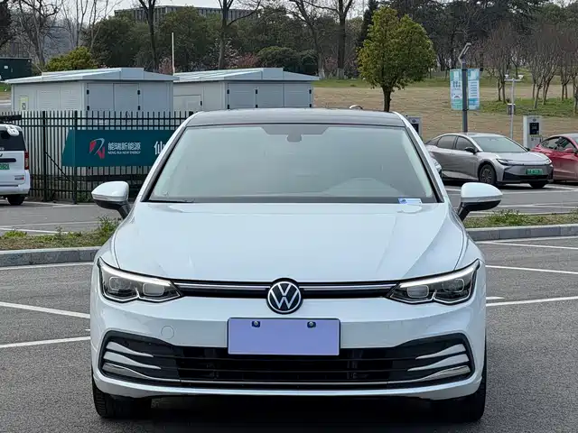 VOLKSWAGEN GOLF 2022