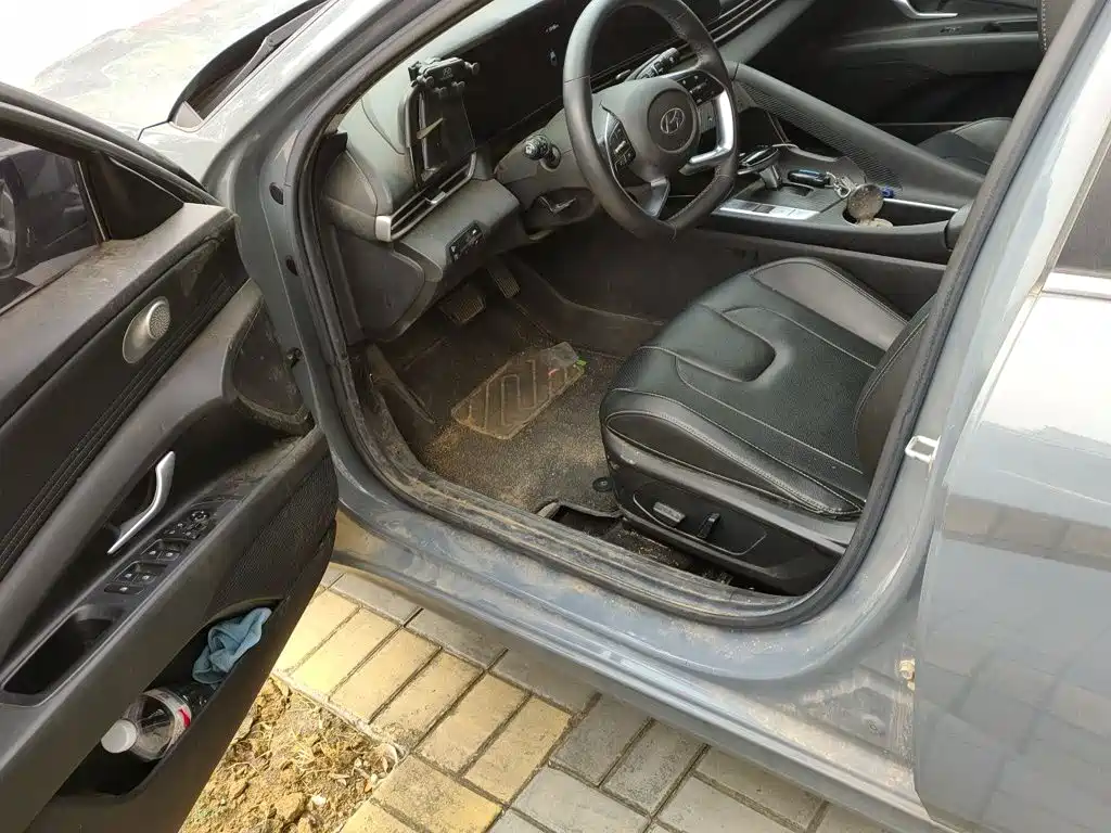 Hyundai Elantra — миниатюра 12