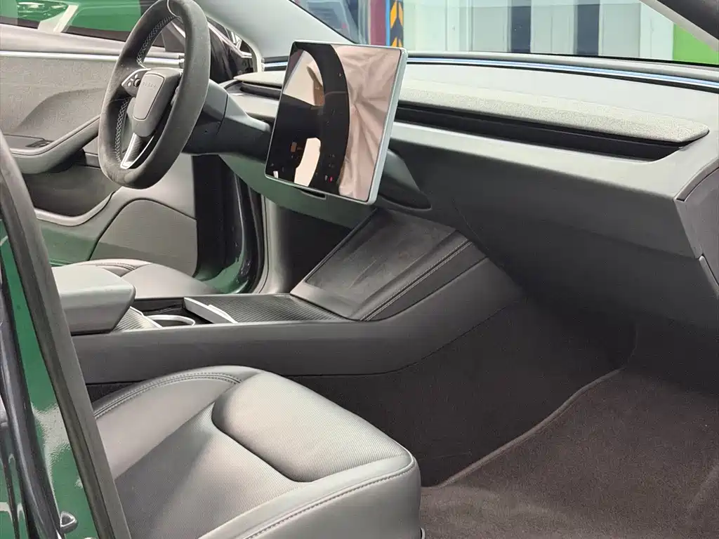 Tesla Model 3 — миниатюра 10