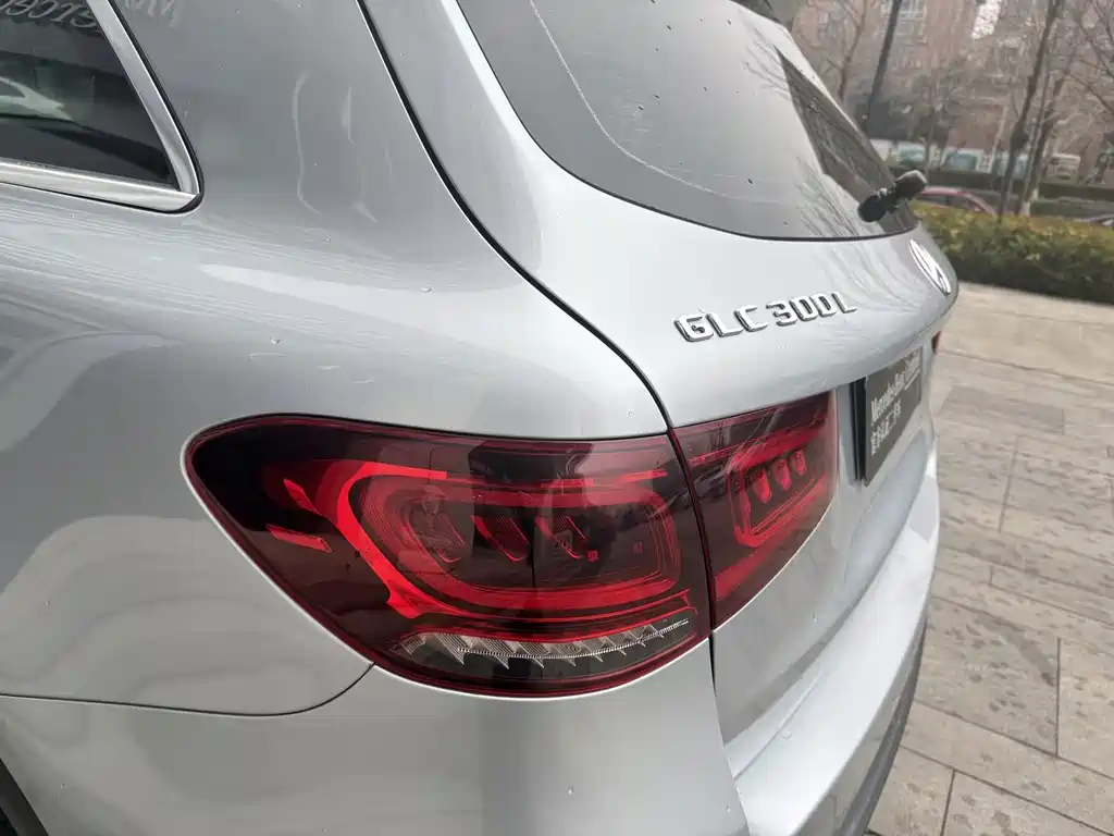 MERCEDES-BENZ GLC