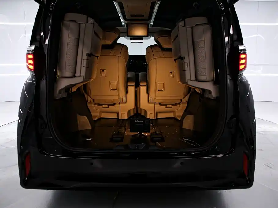 Toyota Alphard — миниатюра 19