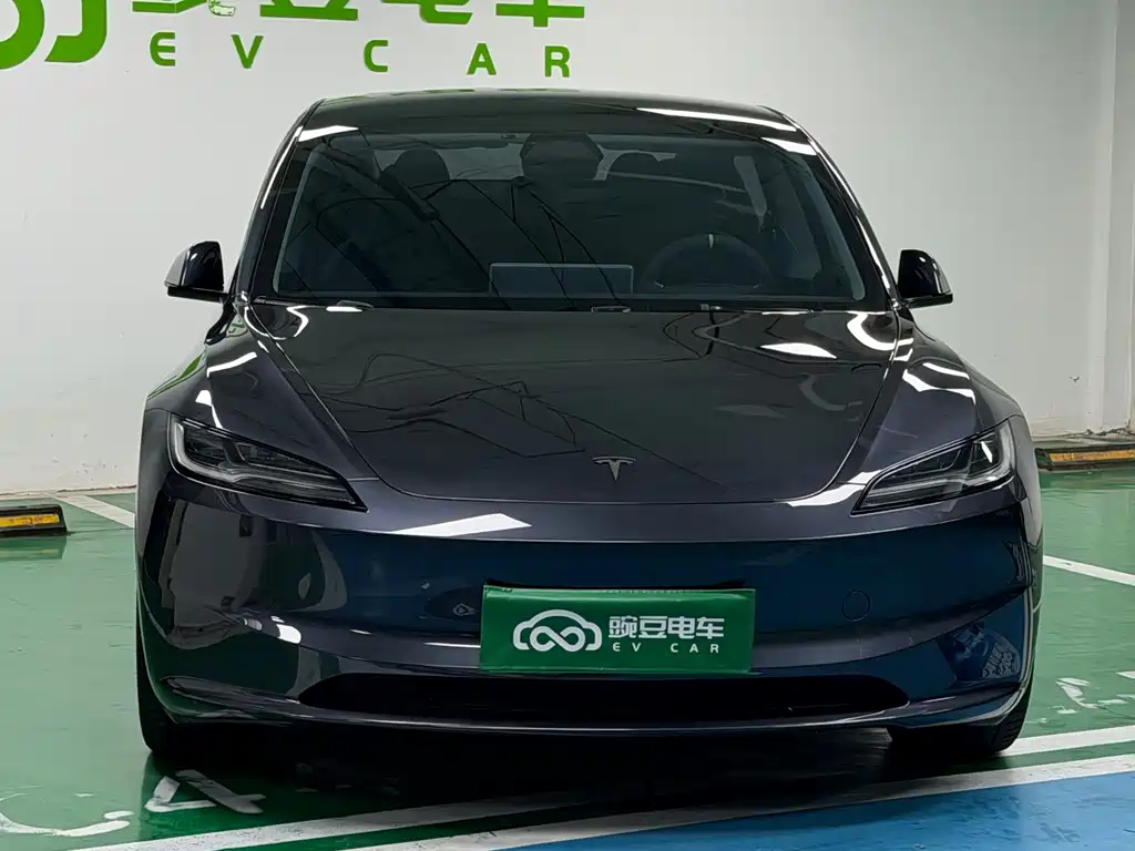 Tesla Model 3 — миниатюра 2