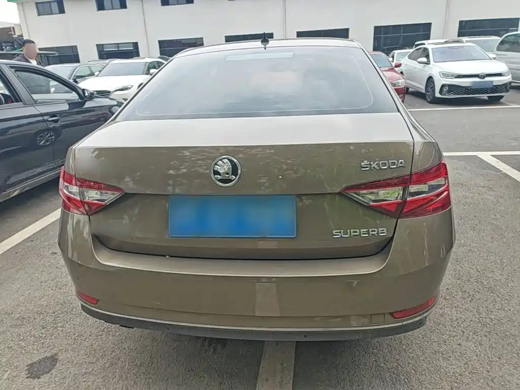 Skoda Superb — миниатюра 6
