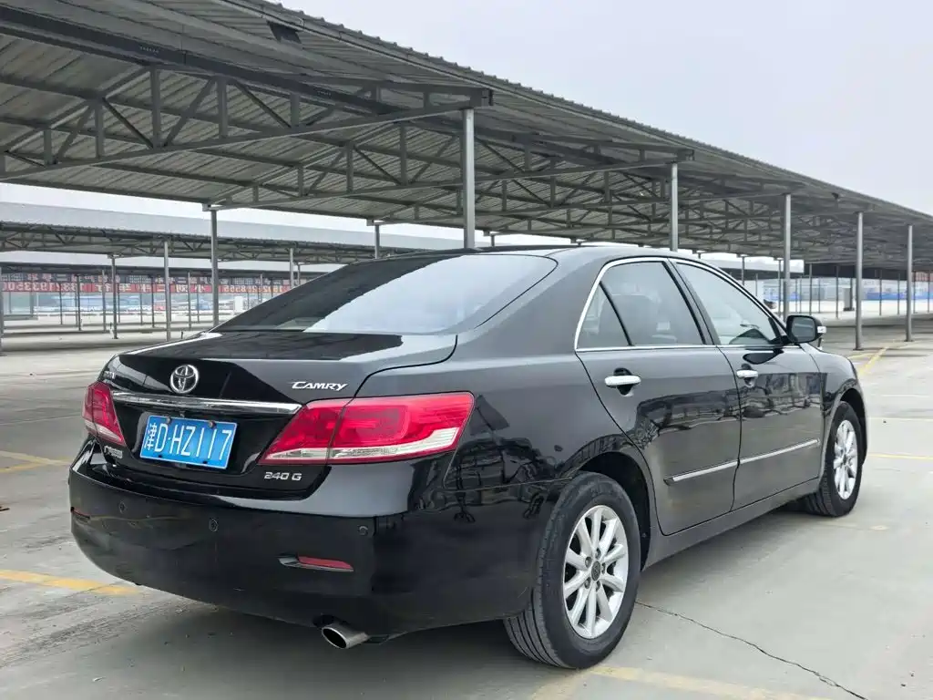 Toyota Camry — миниатюра 5