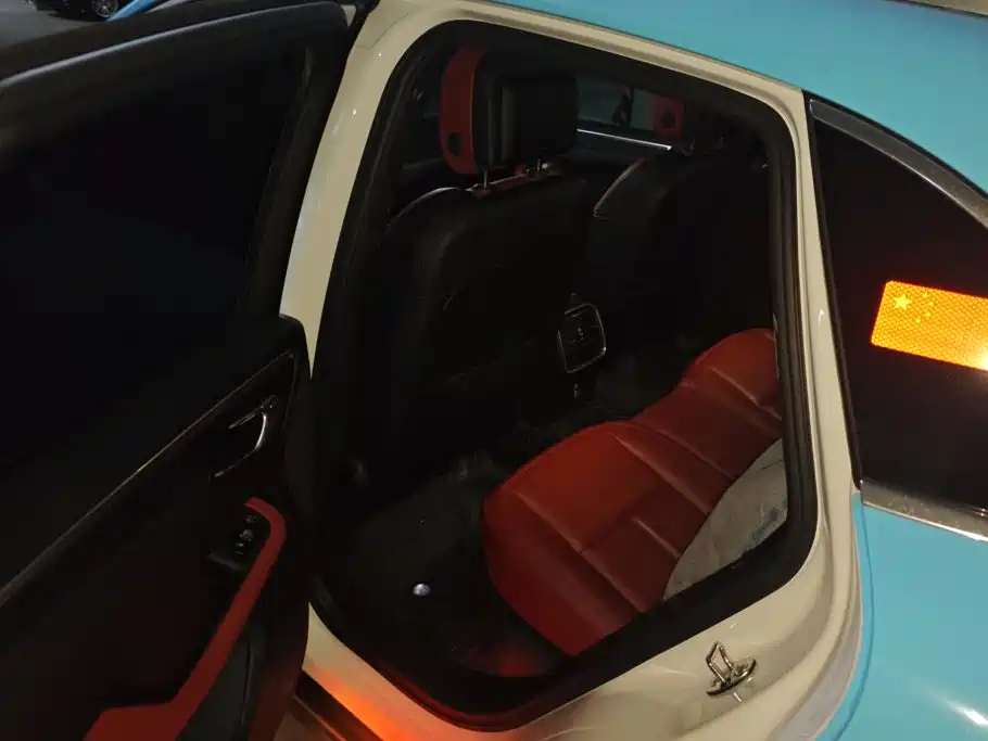 Porsche Macan — миниатюра 11