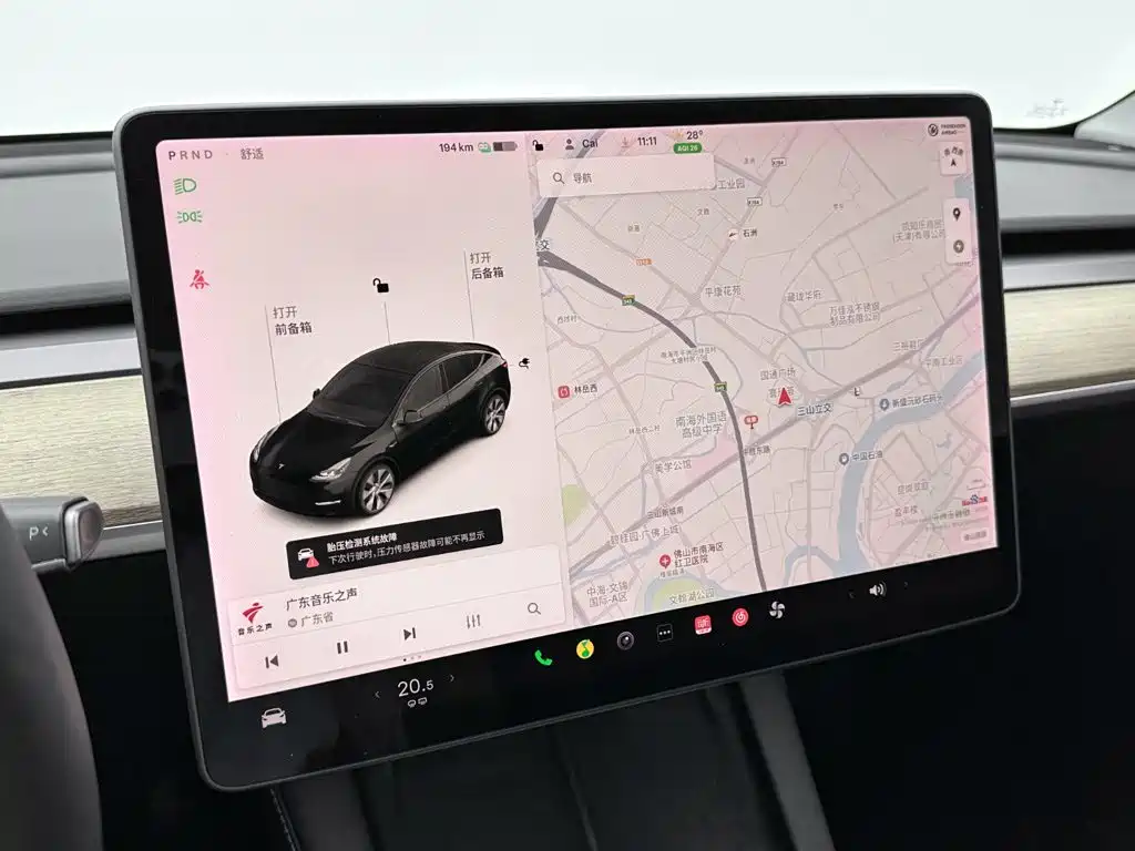 Tesla Model Y — миниатюра 15