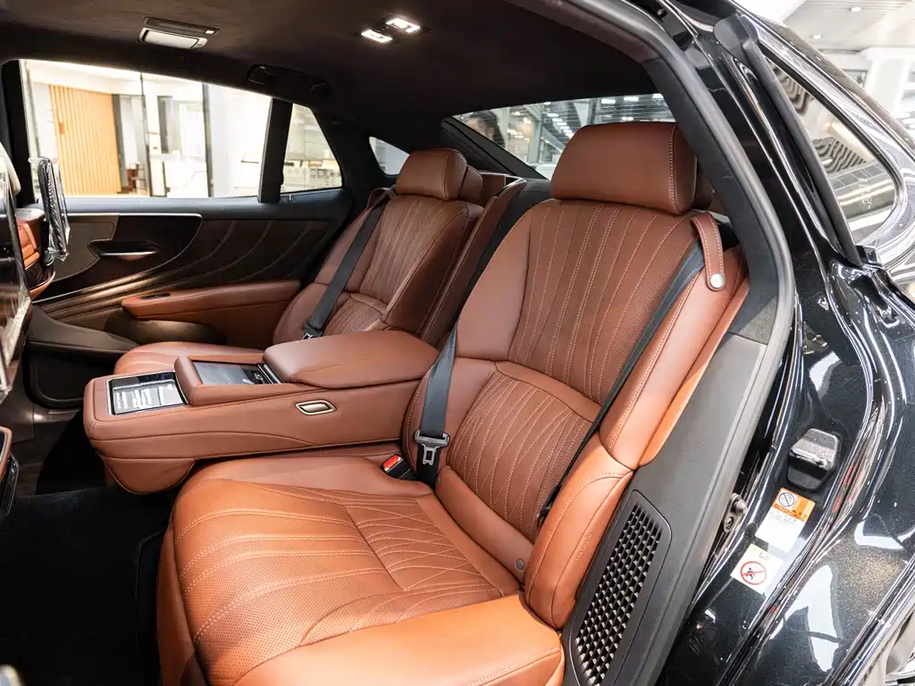 Lexus LS — миниатюра 12