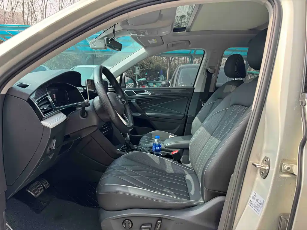 Volkswagen Tiguan L L 2022 330TSI AT R-Line