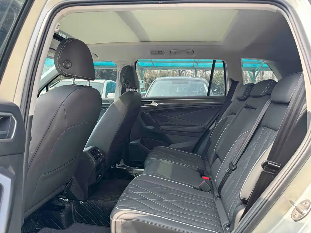 Volkswagen Tiguan L L 2022 330TSI AT R-Line