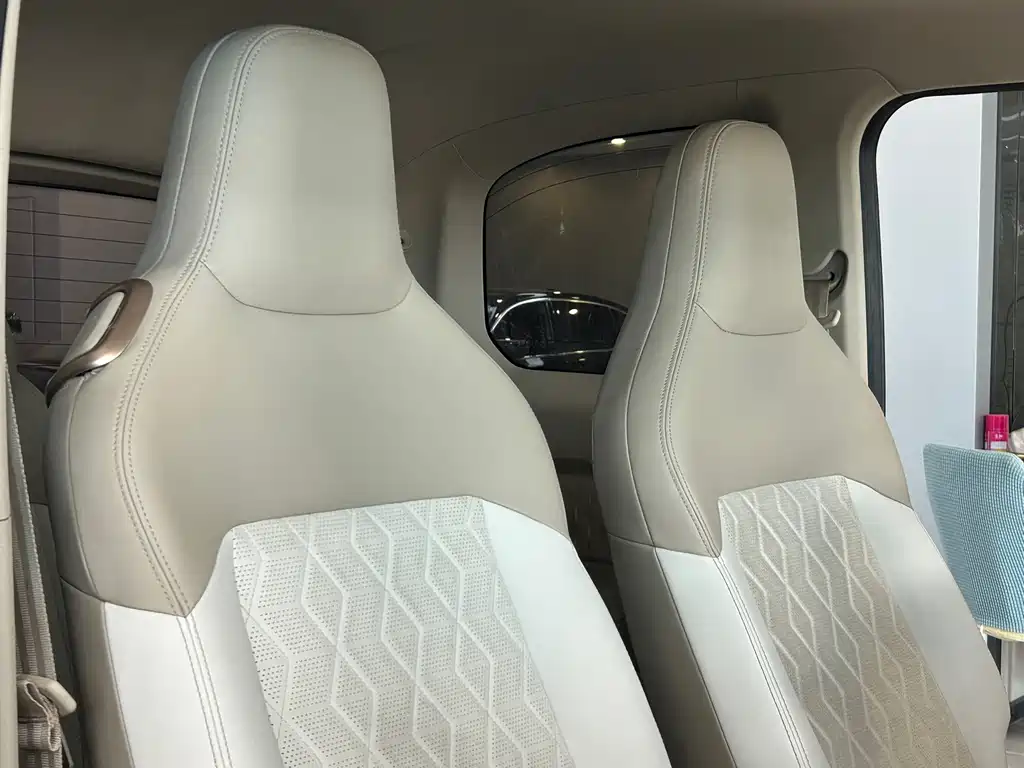 Baojun KiWi EV — миниатюра 11