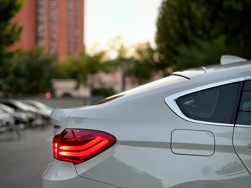 BMW 5 Series GT — миниатюра 40