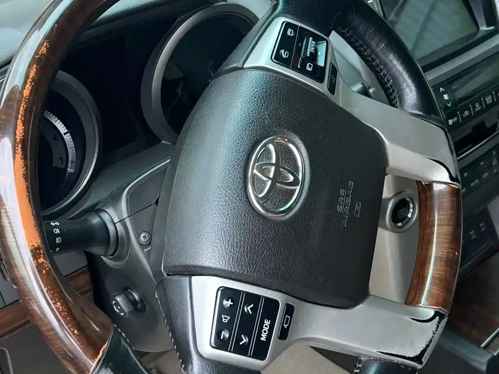 Toyota Prado — миниатюра 9