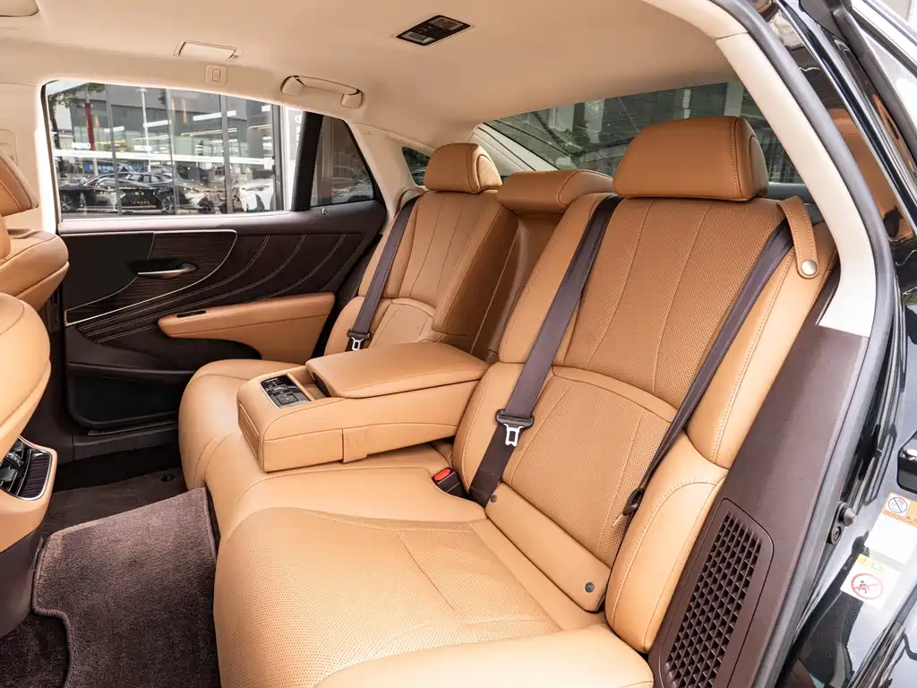Lexus LS — миниатюра 12
