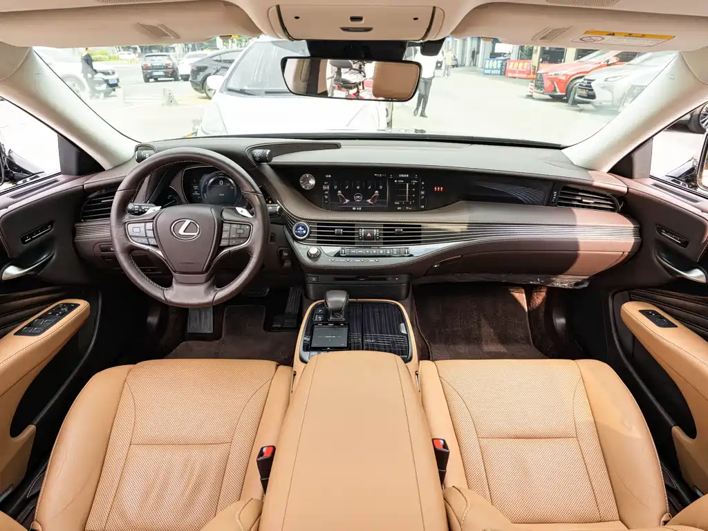 Lexus LS — миниатюра 13