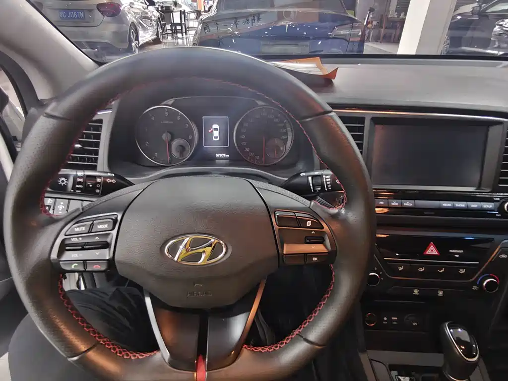 Hyundai Elantra — миниатюра 7