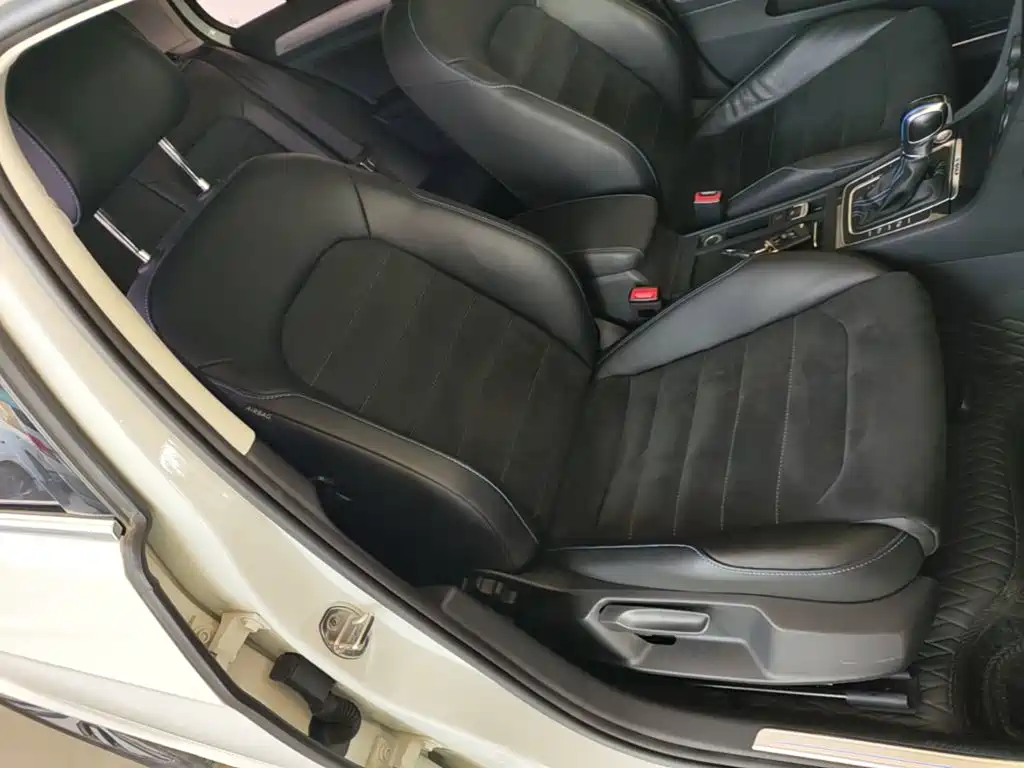 Volkswagen Golf EV — миниатюра 25