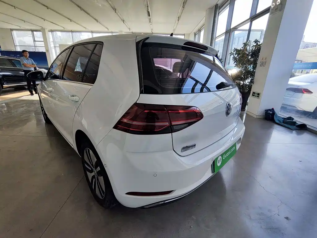 Volkswagen Golf EV — миниатюра 5