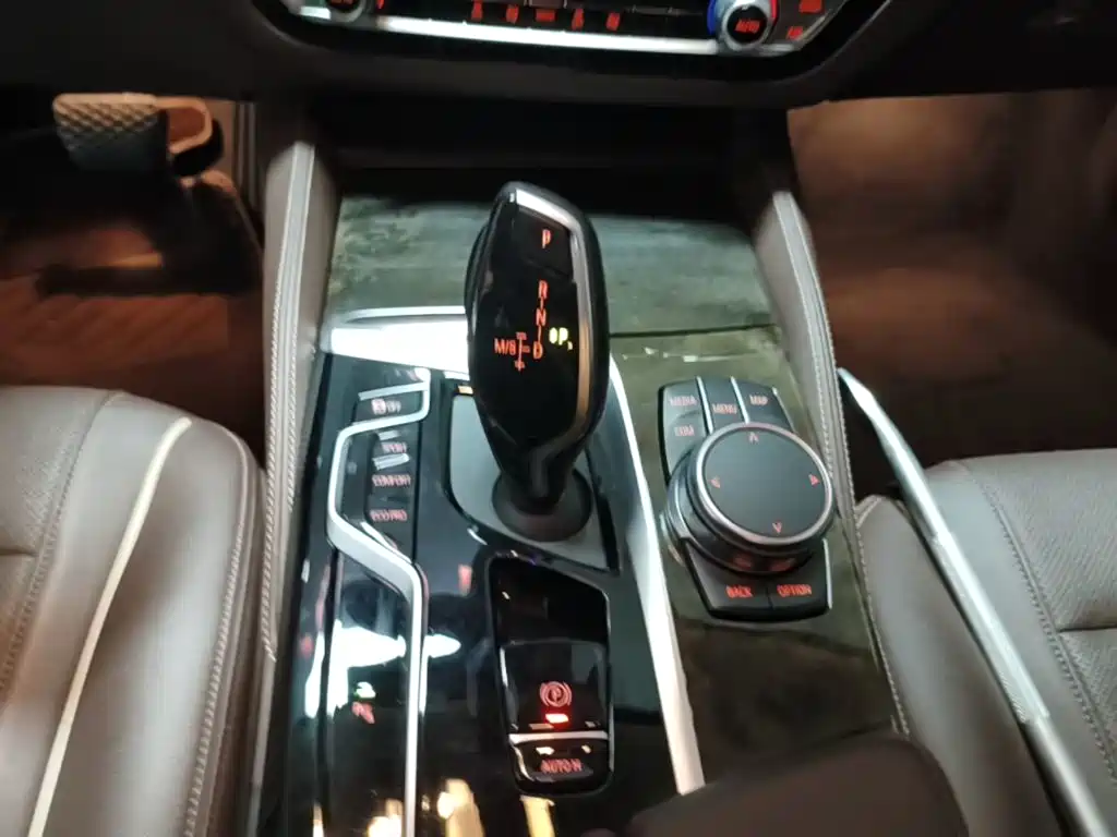BMW 5 Series — миниатюра 6