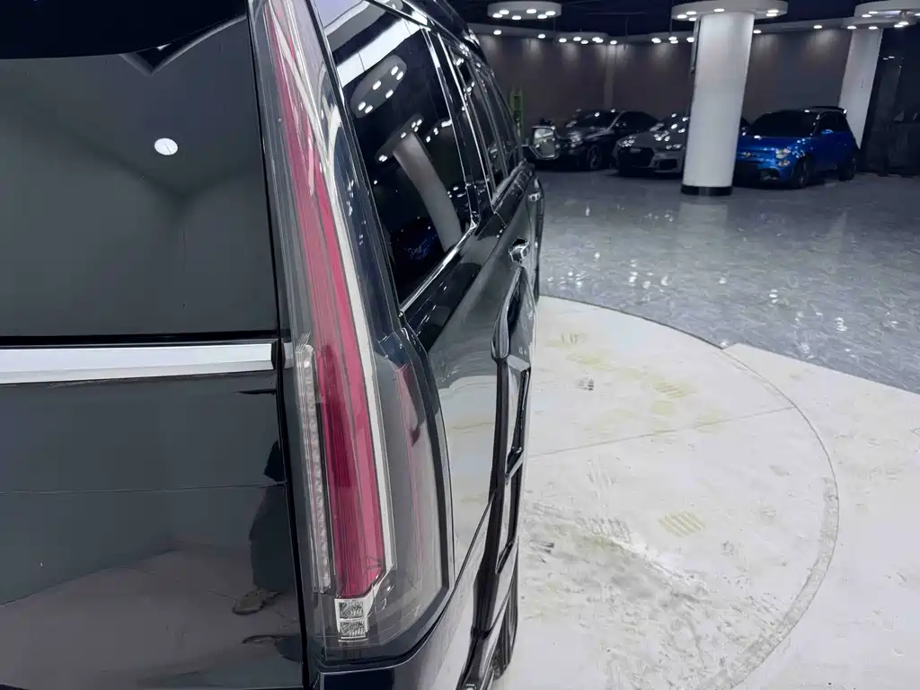 Cadillac Escalade — миниатюра 15