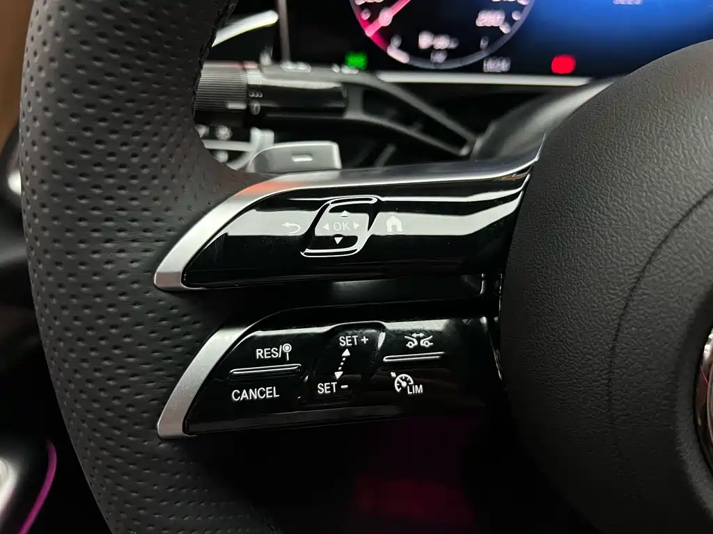 Mercedes-Benz E-Class — миниатюра 21