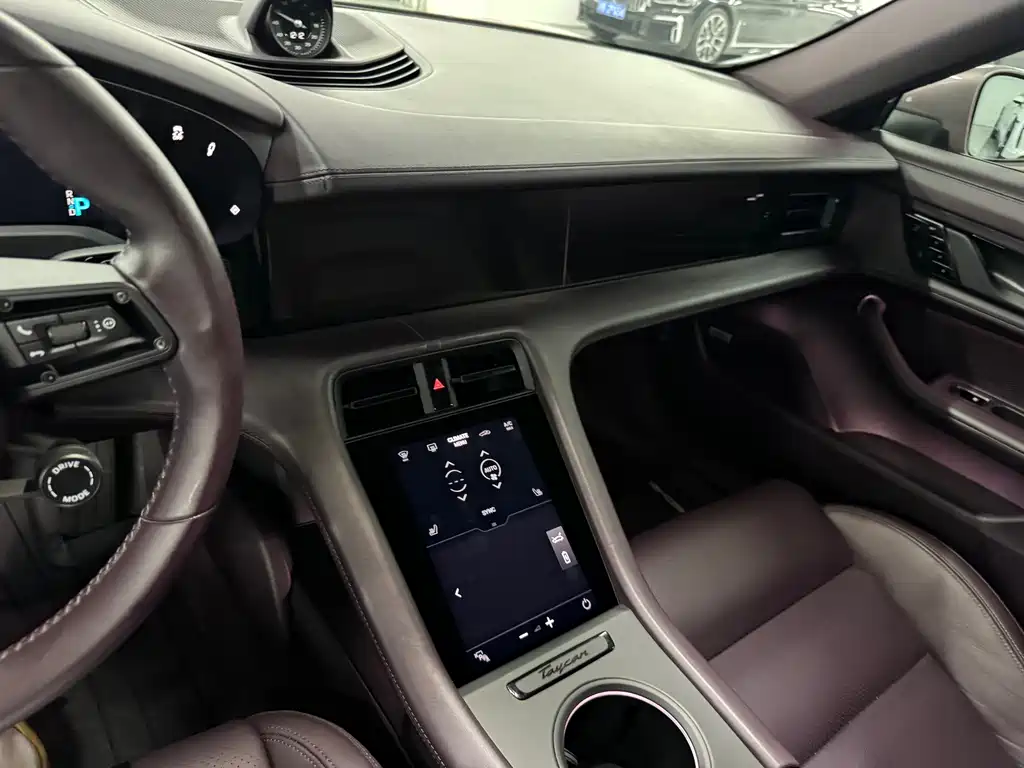 Porsche Taycan — миниатюра 8