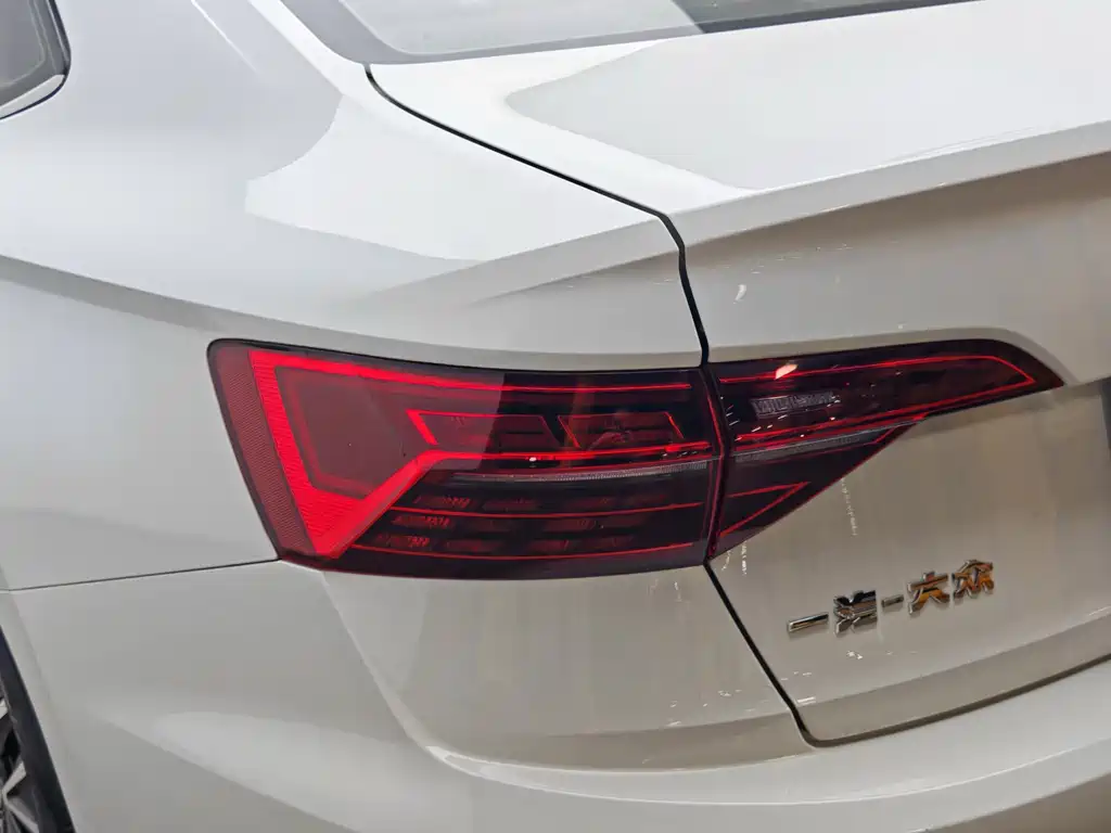 Volkswagen Sagitar — миниатюра 7
