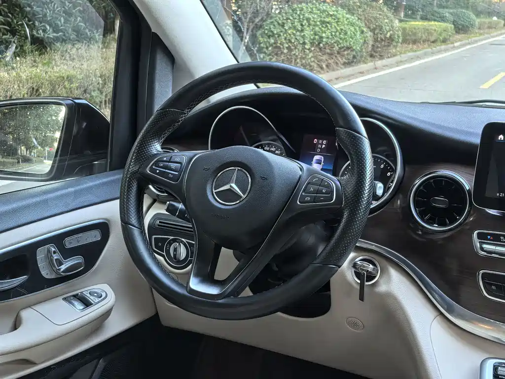 Mercedes-Benz V-Class — миниатюра 15