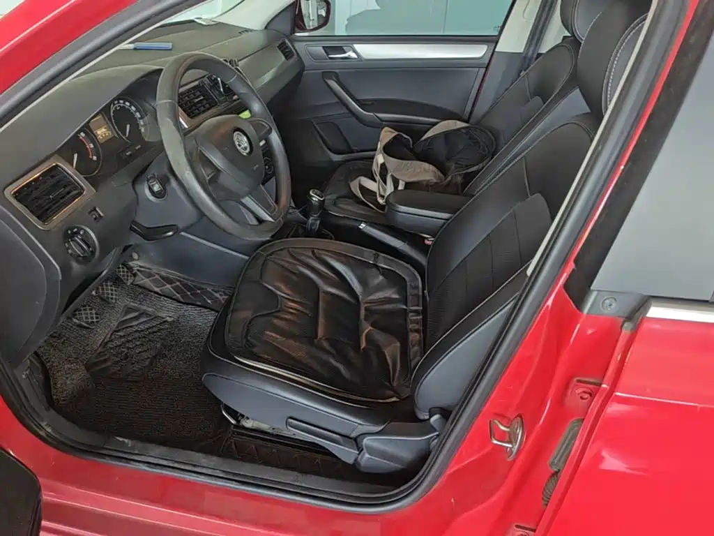 Skoda Rapid Spaceback — миниатюра 15