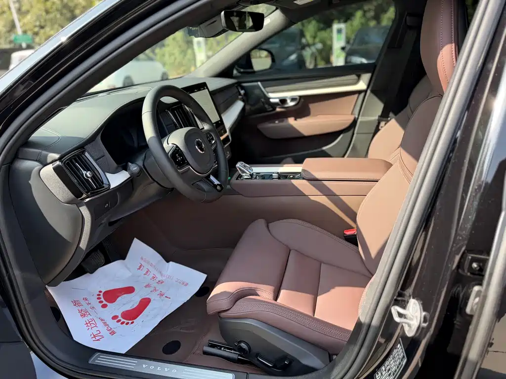 Volvo S90 — миниатюра 7