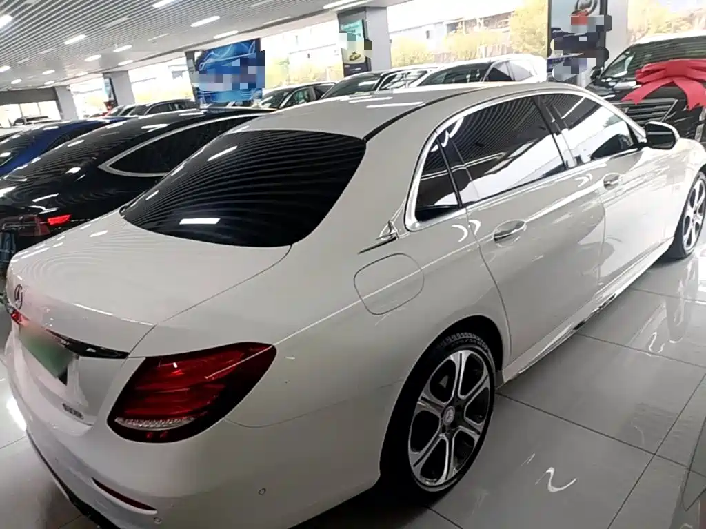 Mercedes-Benz E-Class — миниатюра 7