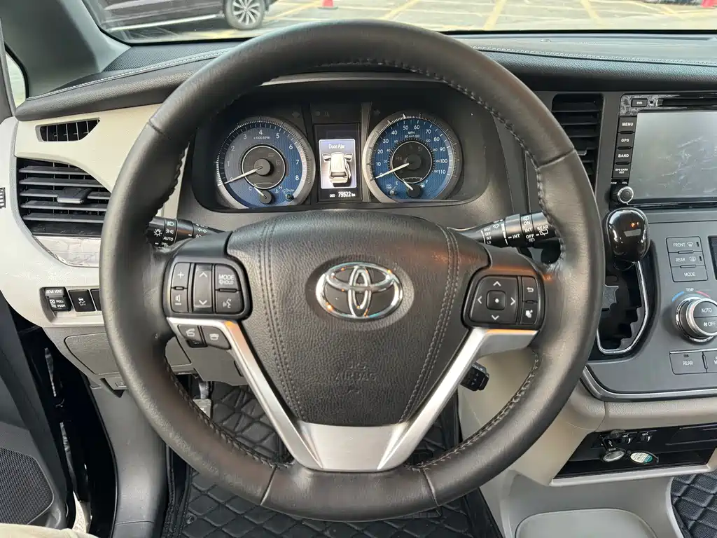 TOYOTA SIENNA