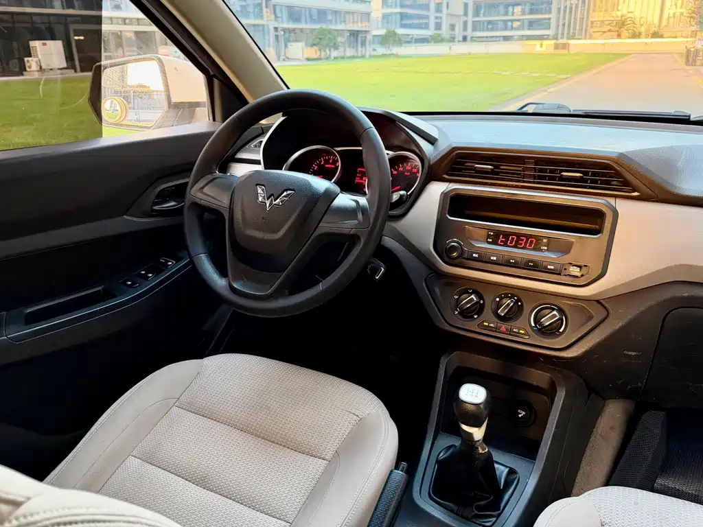 Wuling Hongguang — миниатюра 9