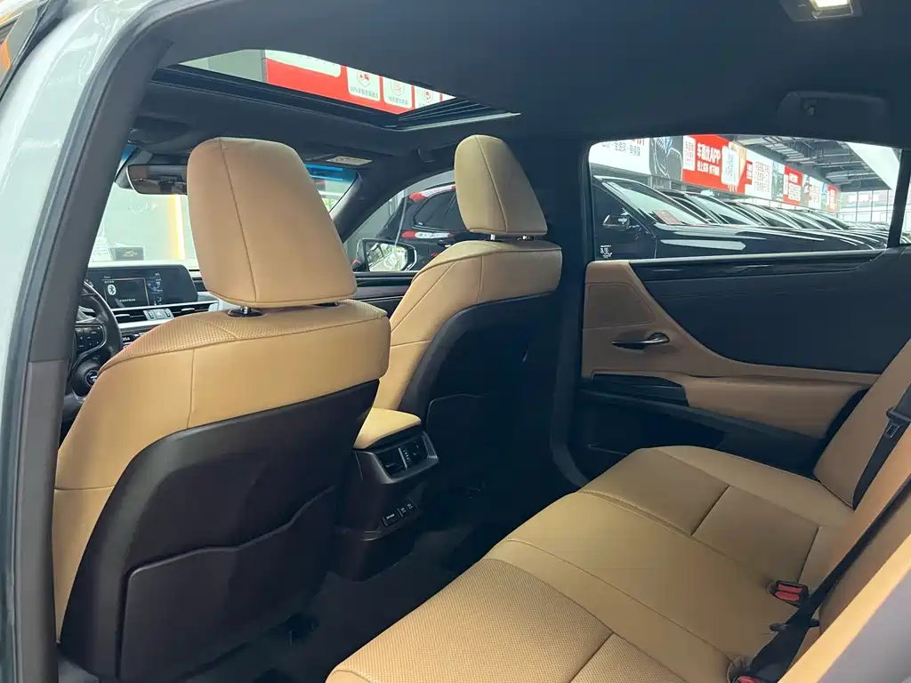 Lexus ES — миниатюра 11