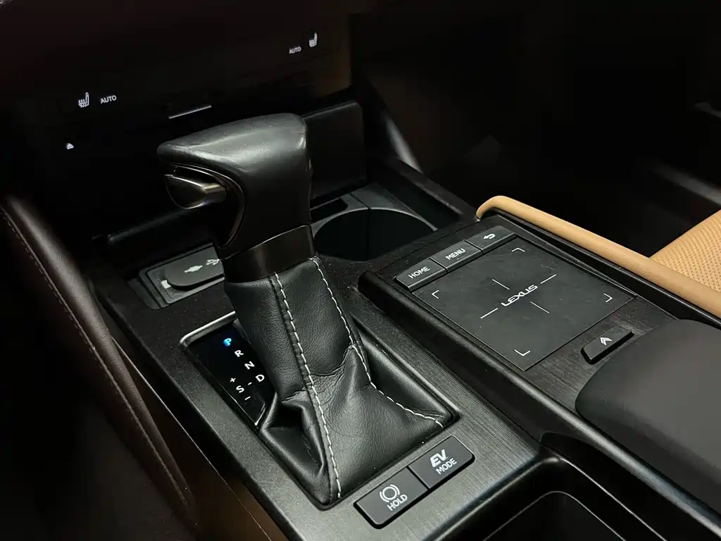 Lexus ES — миниатюра 14