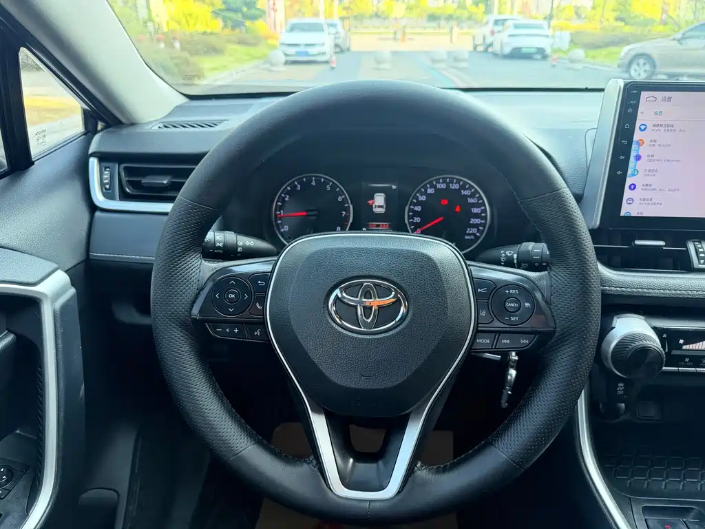 Toyota RAV4 — миниатюра 8