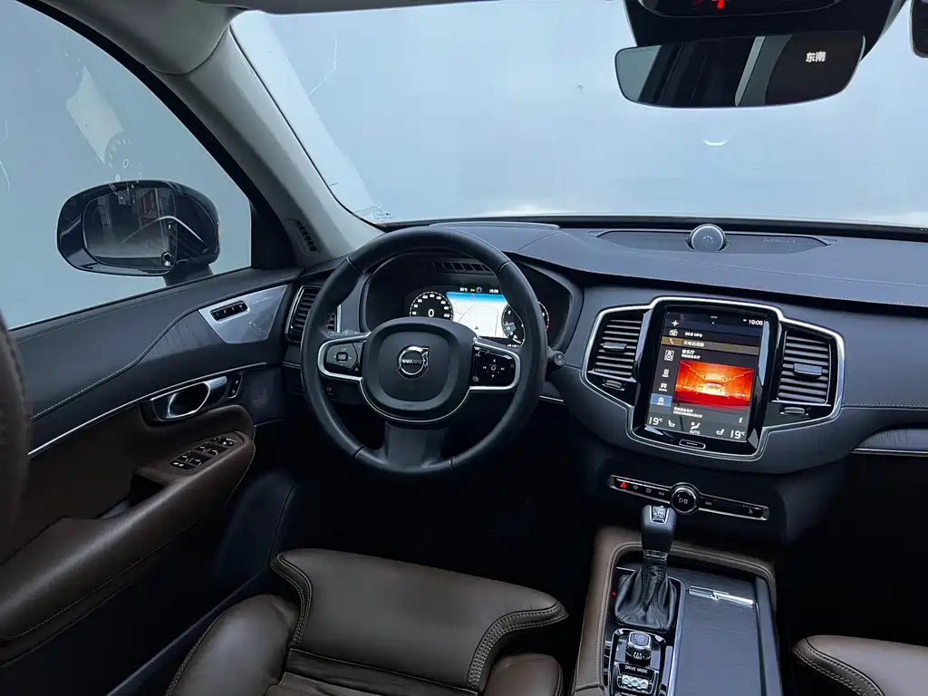 Volvo XC90 — миниатюра 17