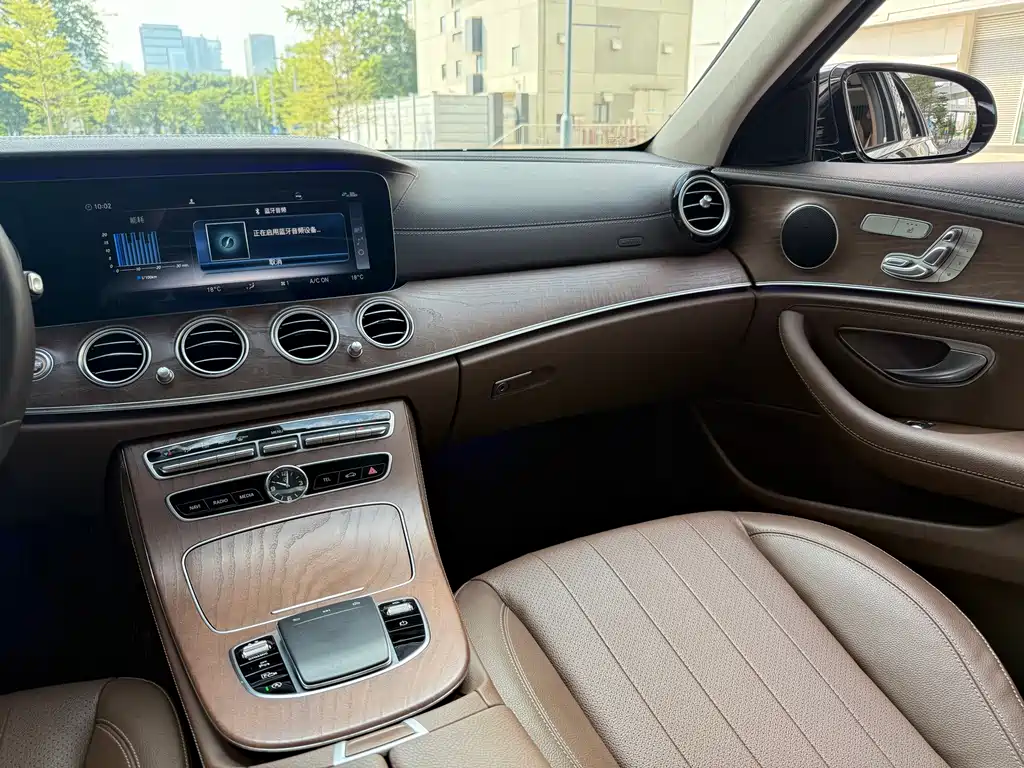 Mercedes-Benz E-Class — миниатюра 10