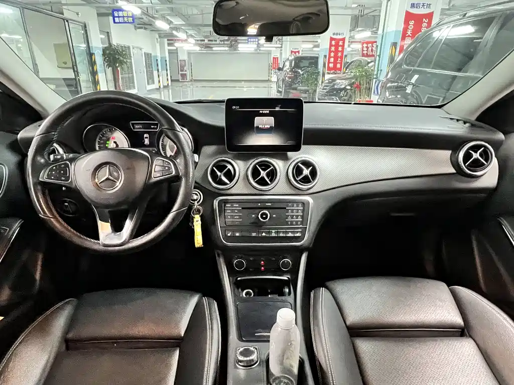 MERCEDES-BENZ GLA