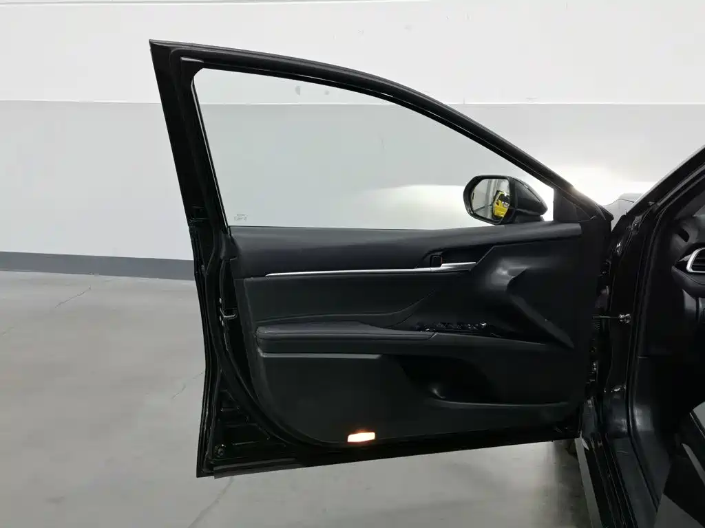 Toyota Camry — миниатюра 8